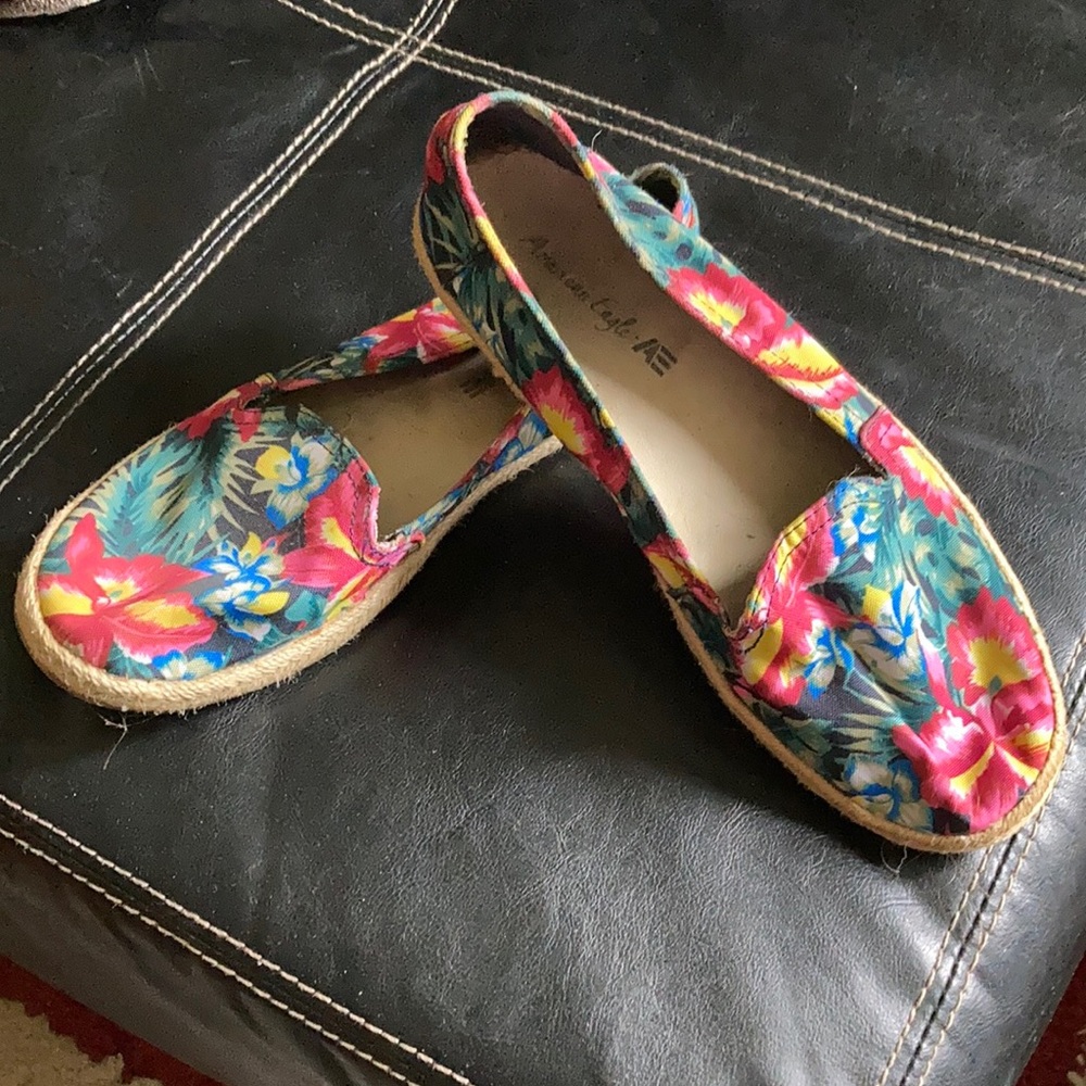 Flowered American Eagle 8.5 flats